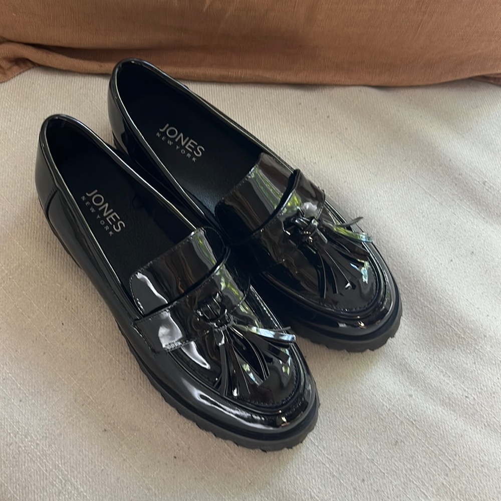 Jones patent loafers with tassel